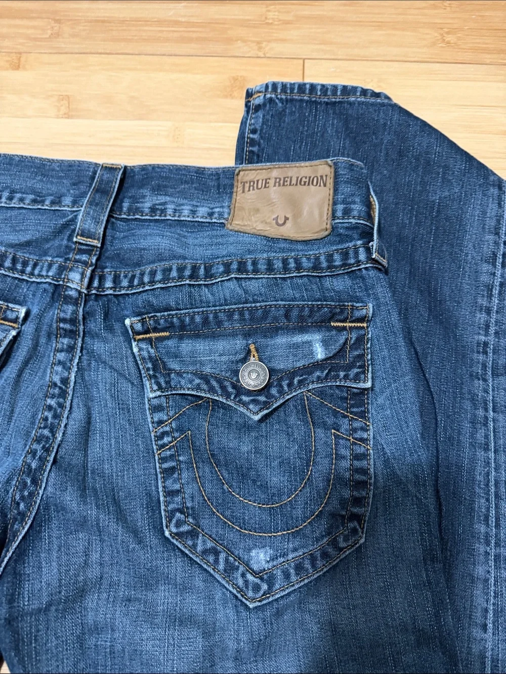 True religion relaxed straight Men's Classic Blue Distressed Jeans